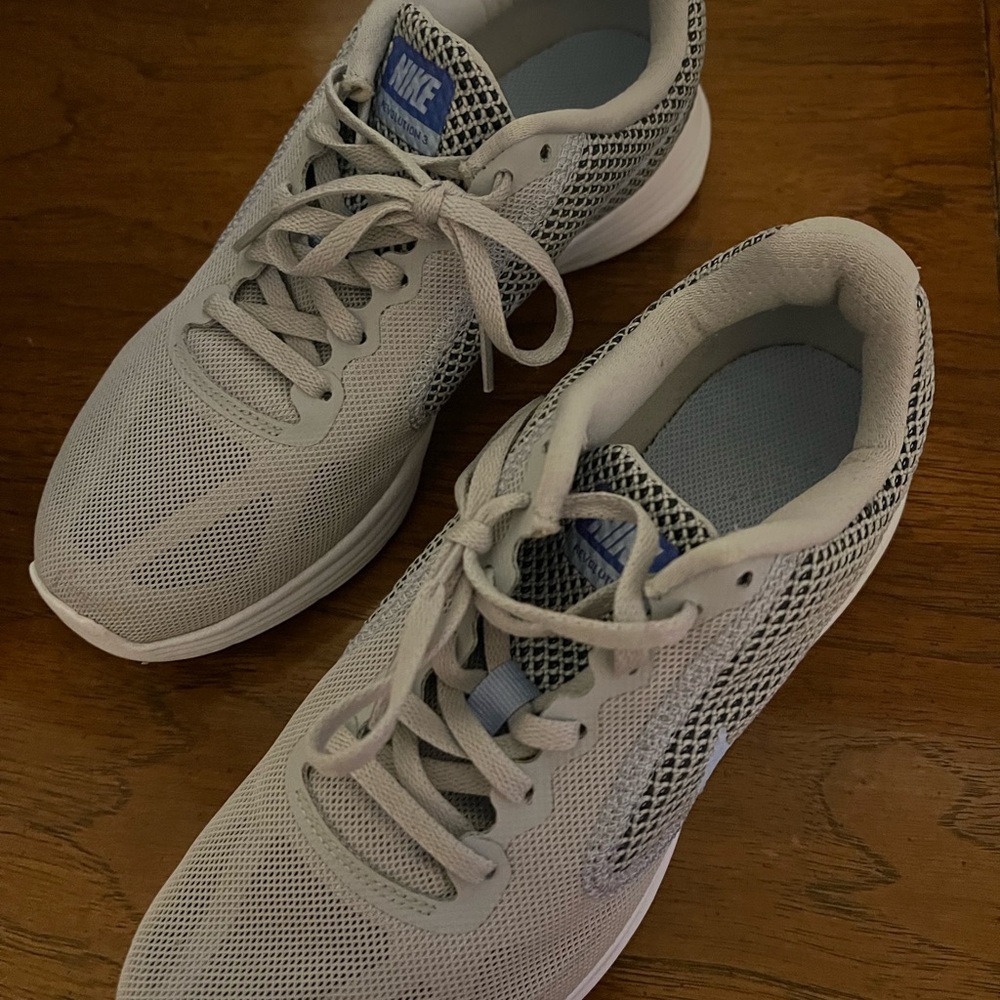Nike tennis shoes